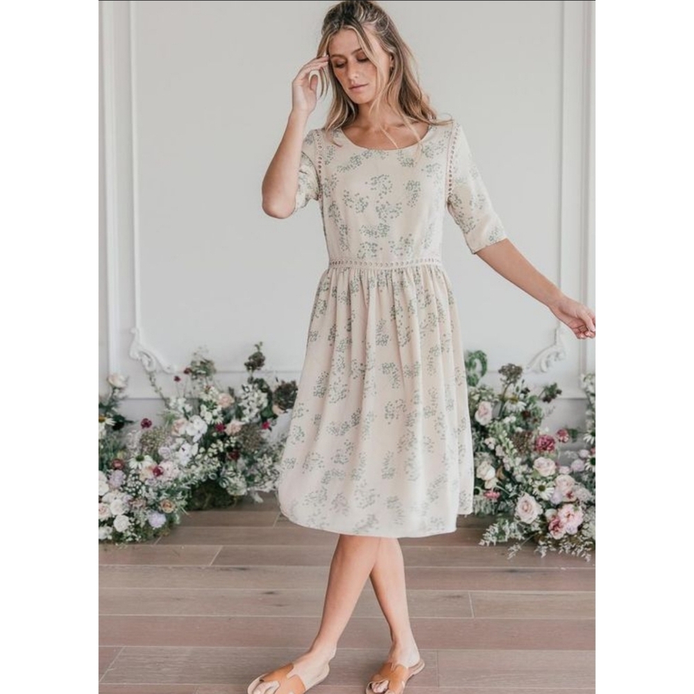JessaKae Cream and Sage Floral Dress Size Small
